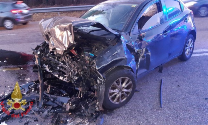 In prognosi riservata dopo un frontale