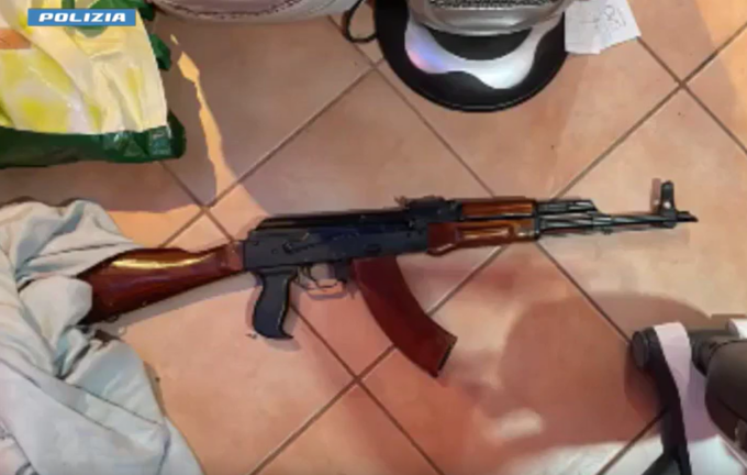 140 chili di droga e un fucile d’assalto: arrestate tre persone VIDEO