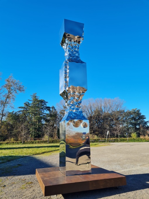 Le sculture di luce di Helidon Xhixha in cinque punti della città