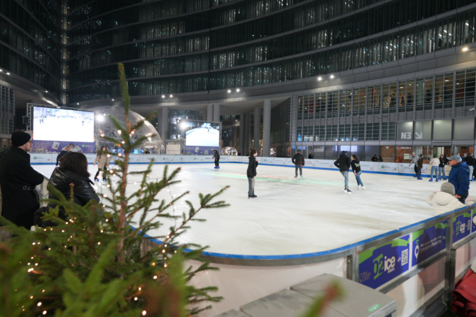 Oltre 6mila persone sulla pista di ghiaccio di Palazzo Lombardia