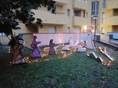 A Lucernate il presepe si è messo il «Cappotto»