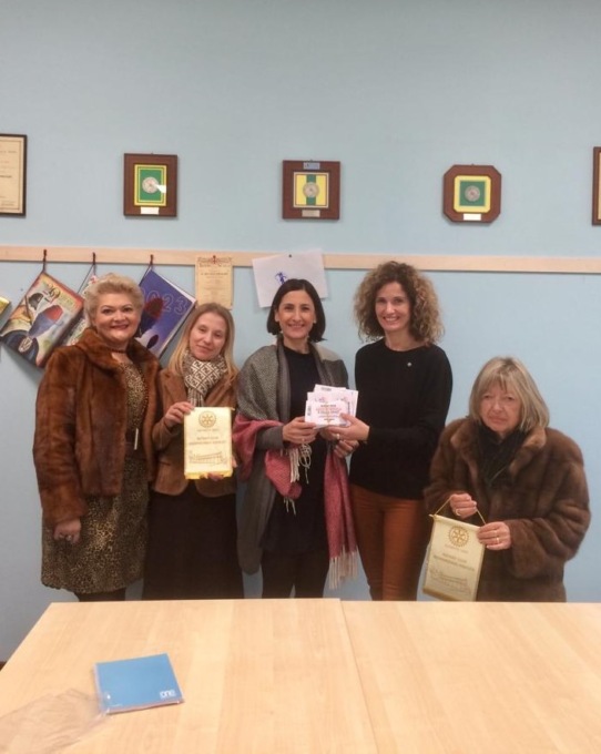 Rotary Abbazia regala alle scuole una Digital Board