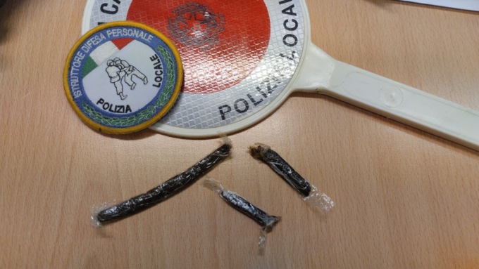 Sorpreso con la droga nell’auto: la Polizia ferma un pregiudicato