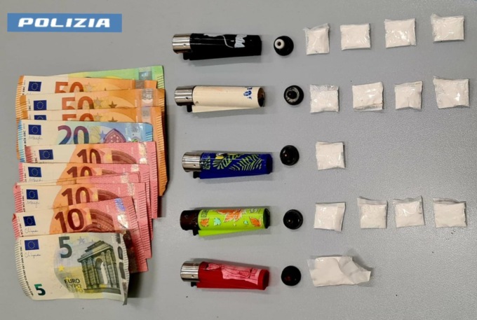 Droga e furti in negozio: sette arresti e quasi due chili di cocaina sequestrati