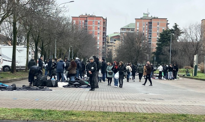 Venditori abusivi in piazza, Boniardi: “Il mercatino dei tarocchi in città”