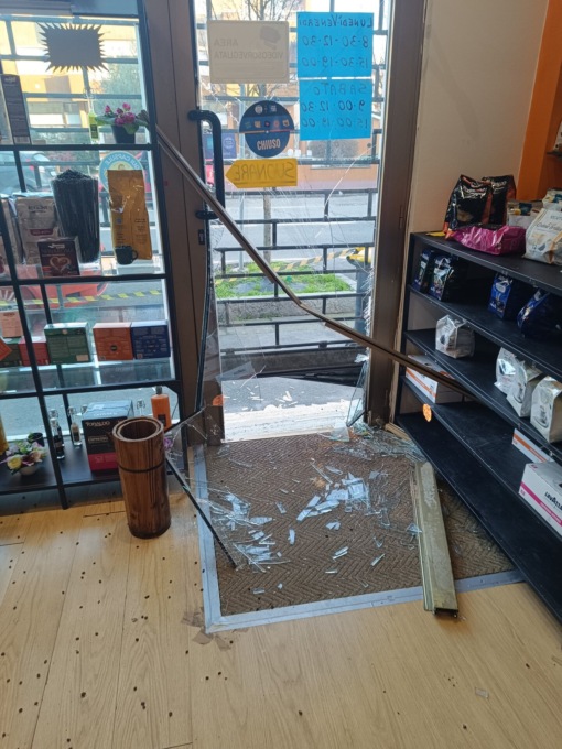 Spaccata per rubare le cialde di caffè