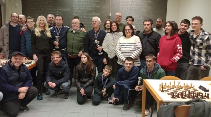 Scacchi che passione! Grande sfida fra 42 giocatori