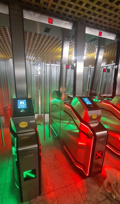 Installati i tornelli anti salto in metro