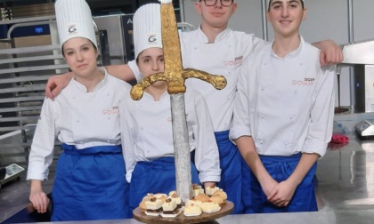 Elmo e spada di cioccolato per celebrare il Palio: l'idea dei ragazzi dello Ial