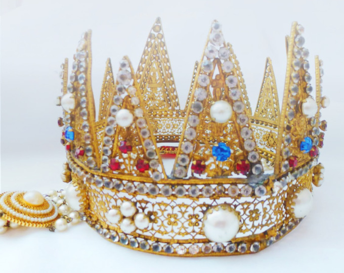 La corona restaurata torna nella Contrada San Bernardino