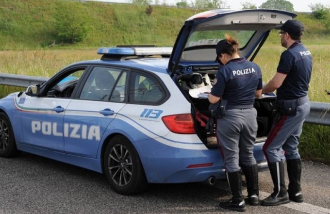 Fermato dalla Polizia Stradale: in macchina nascondeva 150mila euro di cocaina
