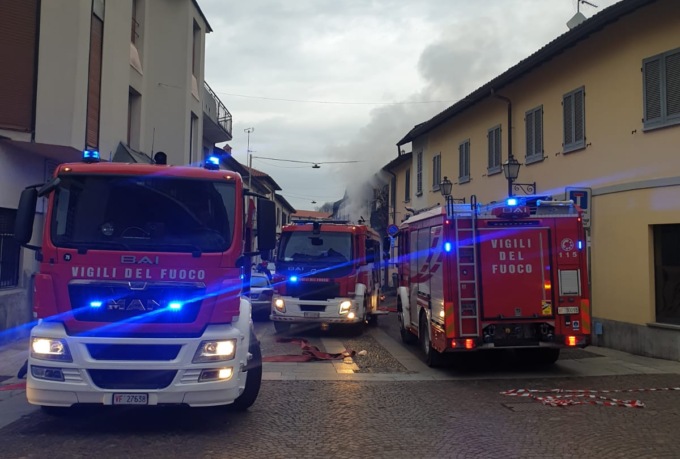 Dopo l’incendio parte la raccolta fondi per aiutare la ferramenta