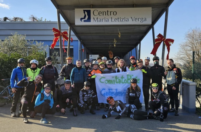 Una pedalata di oltre 100 chilometri per combattere la leucemia