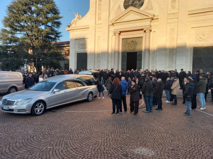 Ultimo saluto per Roberto Biancon travolto da una valanga insieme alla compagna
