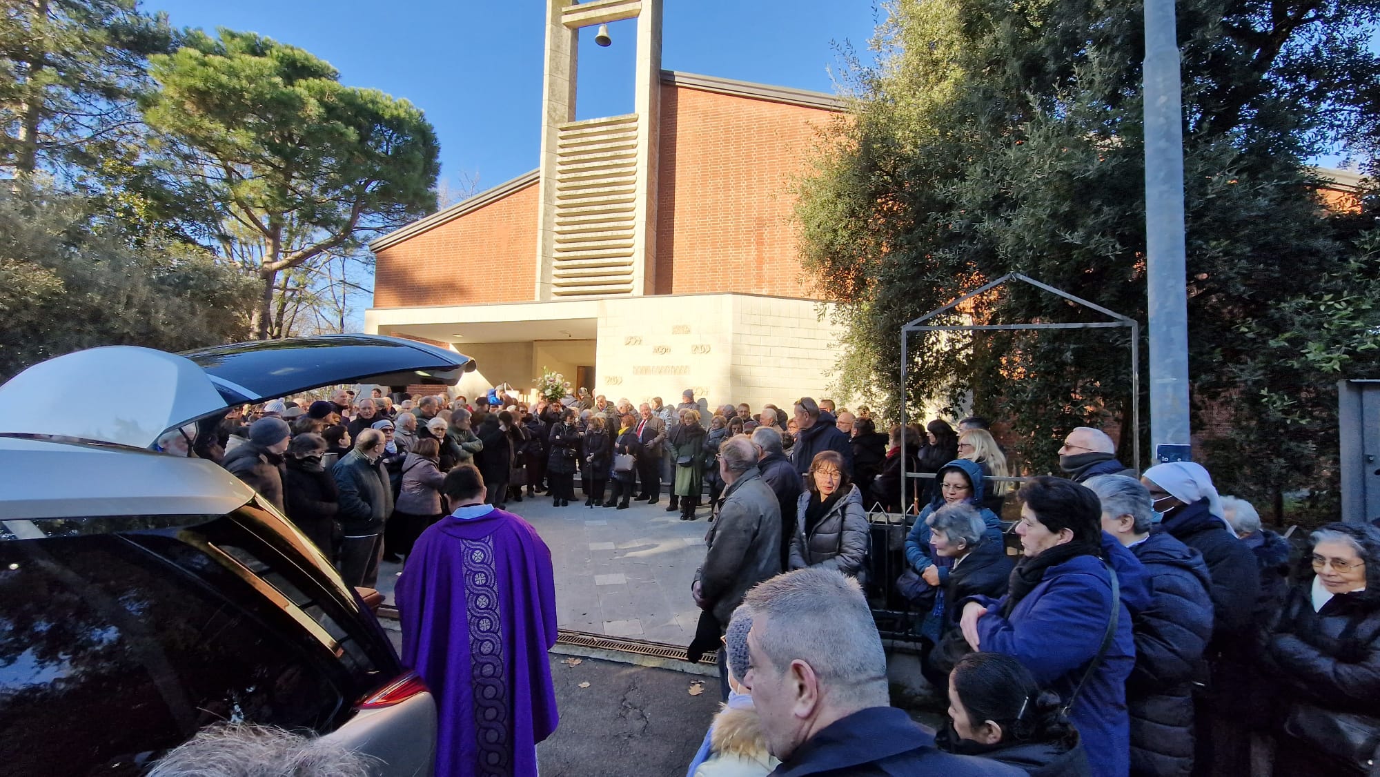 Legnano funerali di don Carlo Stucchi