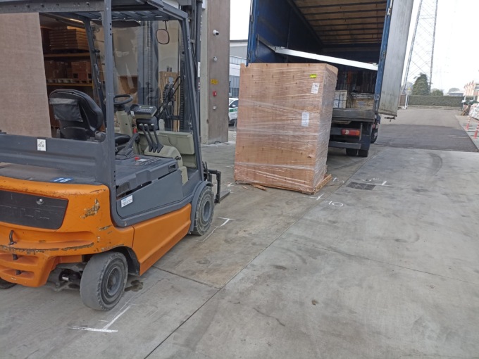 E’ morto l’autotrasportatore schiacciato da un bancale