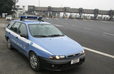 Fermati al casello di Rho con un chilo di droga, a casa ne avevano altri 11 chilogrammi