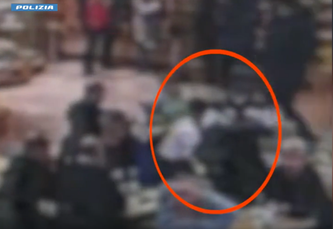 Ladri in azione nei negozi del centro: arrestate quattro persone VIDEO