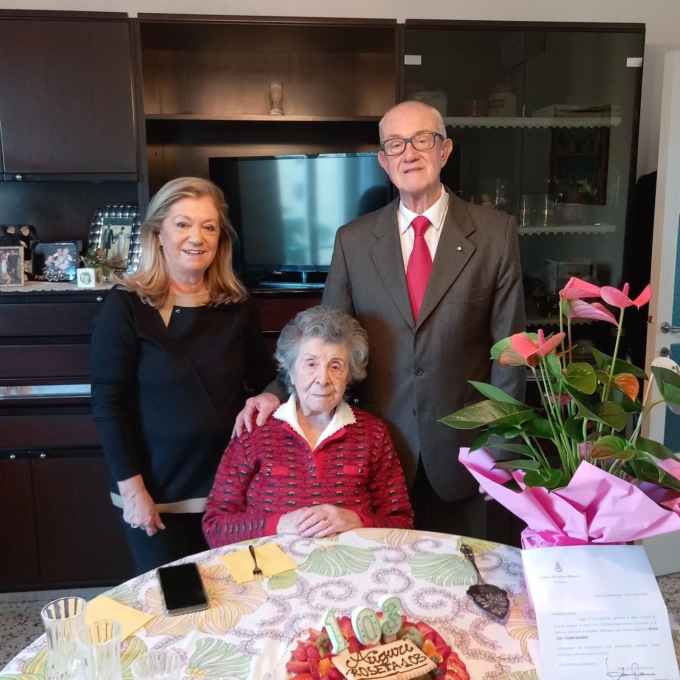 Nonna Rosetta, la sarta del paese, ha spento 103 candeline