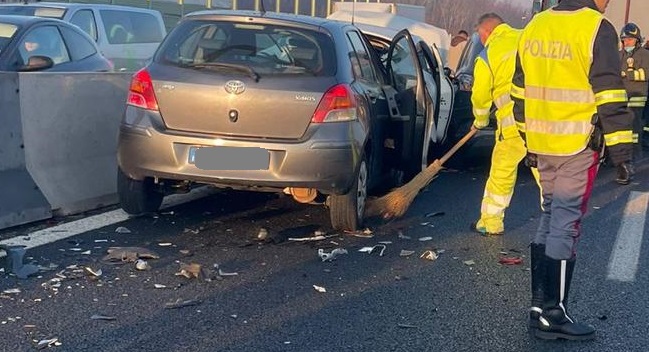 Incidente in autostrada, coinvolta anche una bimba di 2 anni
