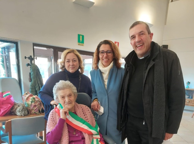 Compleanno record  per nonna Giuseppina: sono 103