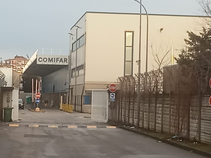 Corto circuito ad un mezzo meccanico: nube nera dalla Rieco