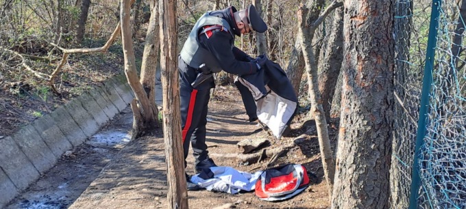 Trovata la base di uno spacciatore e un fucile