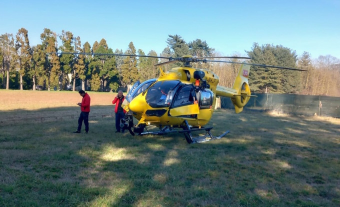 Arresto cardiaco in casa, arriva l’elisoccorso: è grave