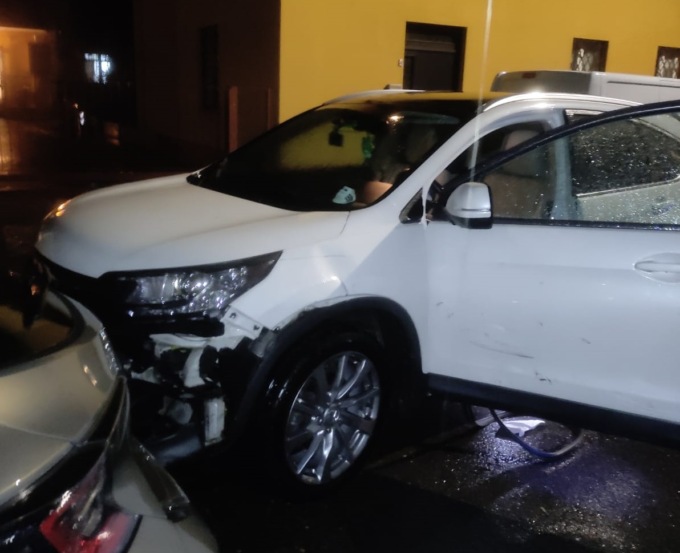Ubriaco in auto semina il panico: denunciato