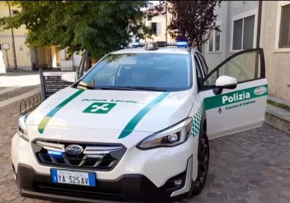 Incidente lungo la provinciale: l’autista del furgone si da alla fuga