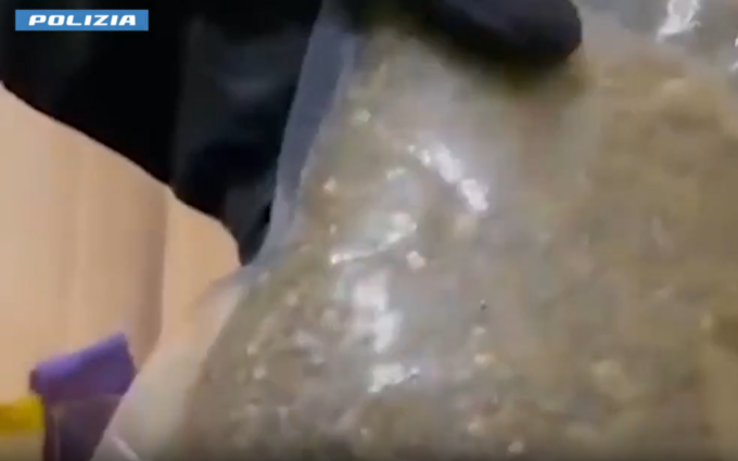 Arrestato un 37enne: in casa nascondeva hashish e marijuana