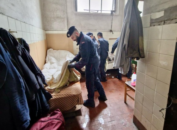 Dormivano nell’area dismessa di via Mattei 11 nord-africani sorpresi dai Carabinieri