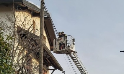 Fiamme in una villetta