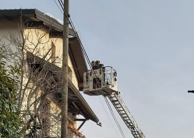 Fiamme in una villetta