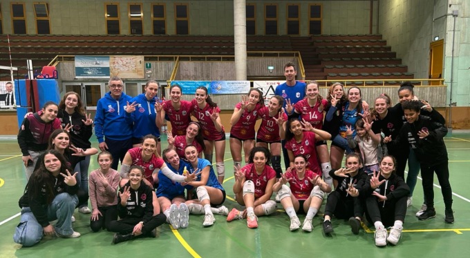Un’altra vittoria per i Diavoli rosa che mantengono il passo della capolista