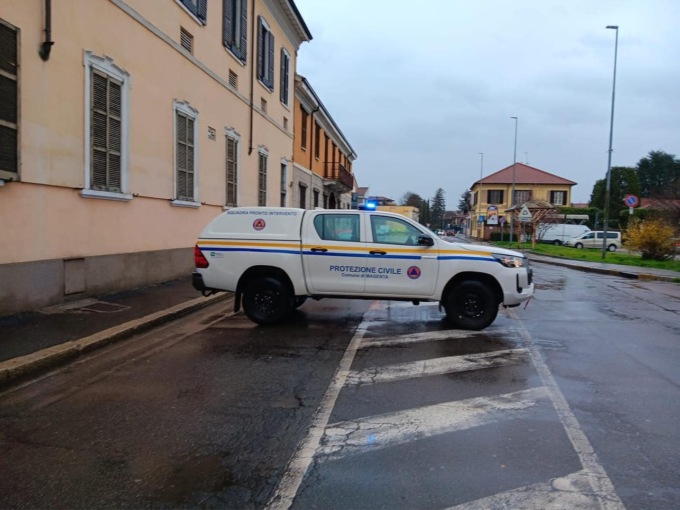 Cede il manto stradale e il Comune chiude la strada