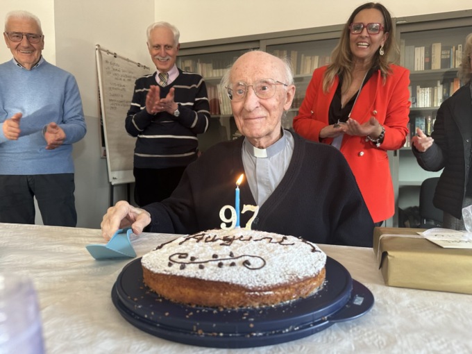 Magenta festeggia i 97 anni di don Fausto Giacobbe
