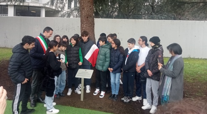 Nuove targhe al Giardino dei Giusti di Rho