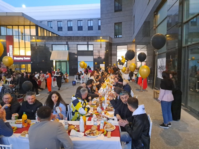 Successo per il terzo Iftar in piazza, la tavola multiculturle di fine Ramadan