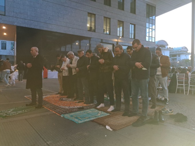 Successo per il terzo Iftar in piazza, la tavola multiculturle di fine Ramadan