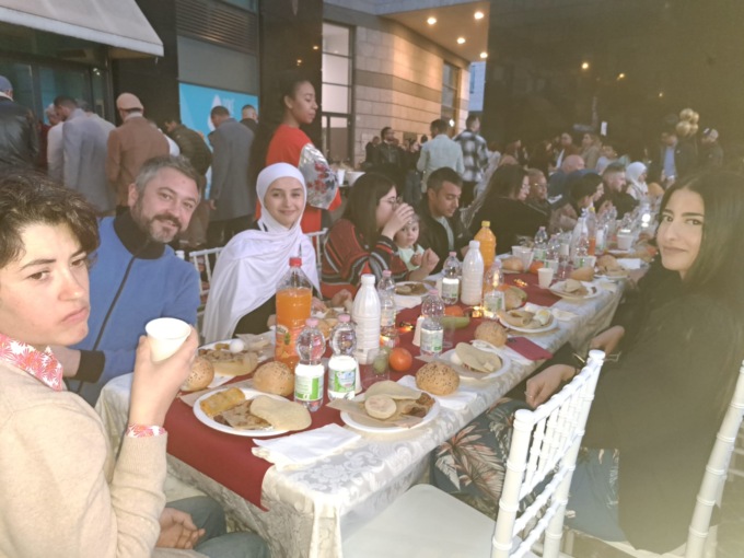 Successo per il terzo Iftar in piazza, la tavola multiculturle di fine Ramadan