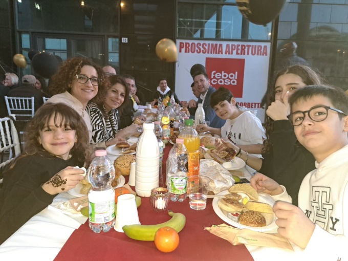 Successo per il terzo Iftar in piazza, la tavola multiculturle di fine Ramadan