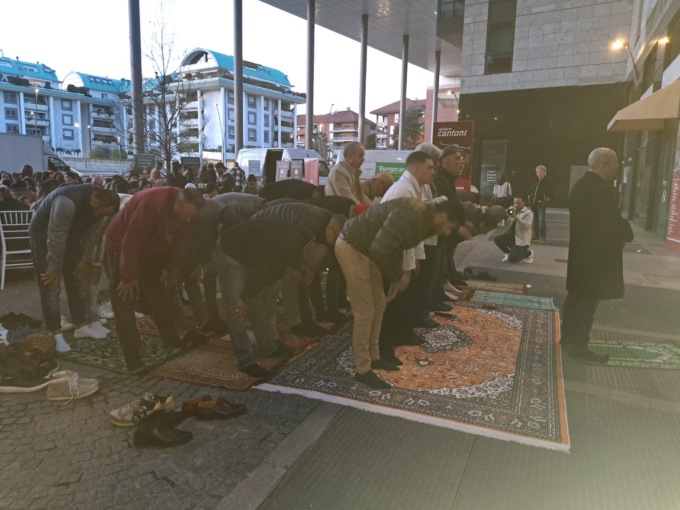 Successo per il terzo Iftar in piazza, la tavola multiculturle di fine Ramadan