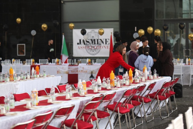 Successo per il terzo Iftar in piazza, la tavola multiculturle di fine Ramadan