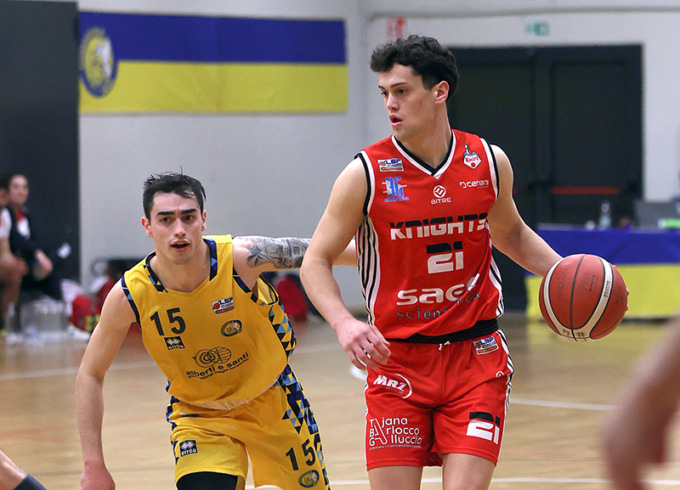 Una sconfitta che vale il sesto posto per i Knights