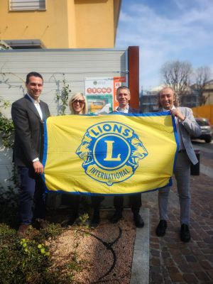Un nuovo defibrillatore grazie ai Lions Rho Host