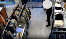 Furti in negozio con distaccatore magnetico: la Polizia di Stato ferma due persone