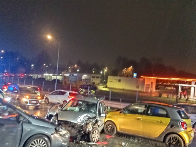 Scontro frontale sul ponte, una donna trasportata in elicottero a Legnano