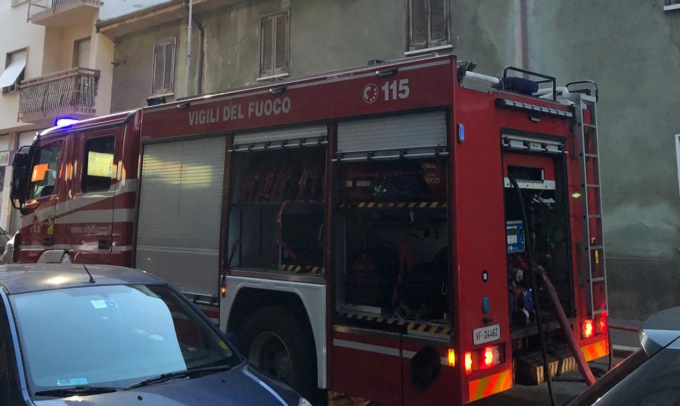 Precipita dal quarto piano, muore 56enne