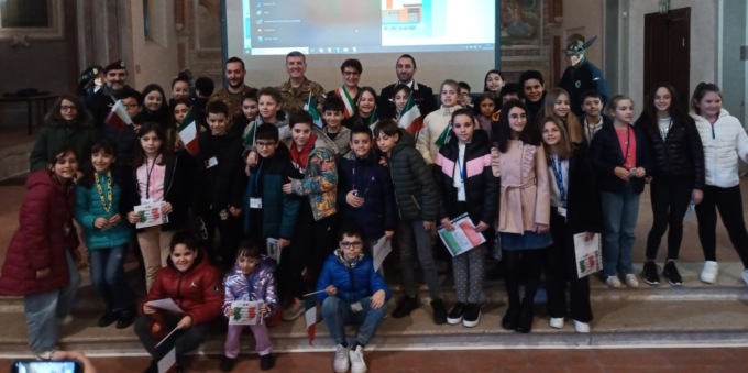 Consegnata la bandiera italiana alle scuole di Abbiategrasso
